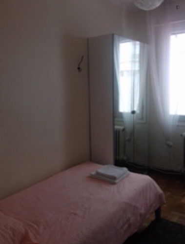 Single bedroom in a 3-bedroom apartment near University - Gallery - 2
