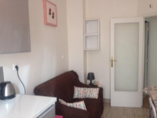Single bedroom in a 3-bedroom apartment near University - Gallery - 9