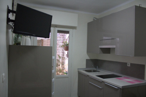 Single bedroom in a 3-bedroom apartment near University - Gallery - 3