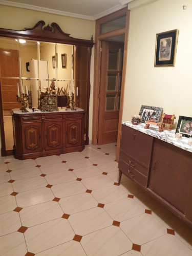 Twin bedroom in a 4-bedroom apartment near Campus Universitario de Ponferrada - Gallery - 8