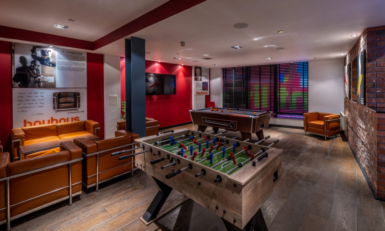 Bauhaus Student – Langstane Place