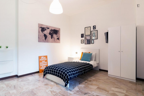 Cool single bedroom in a 4-bedroom apartment in Santa Lucia