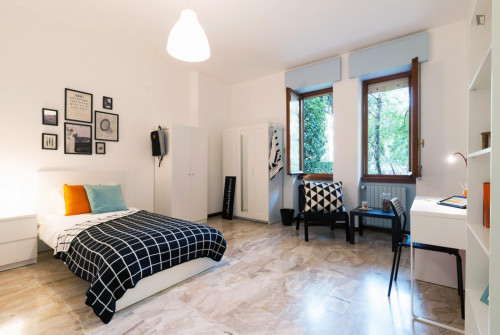 Cool single bedroom in a 4-bedroom apartment in Santa Lucia