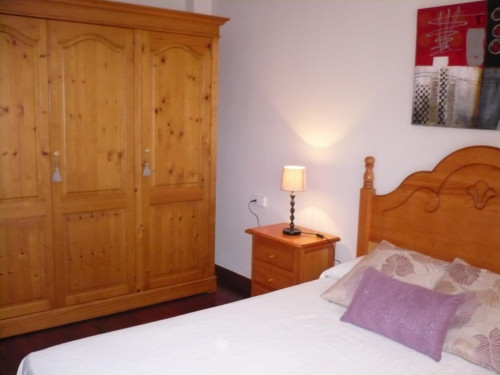 Double bedroom in a 4-bedroom apartment in Camp Redó