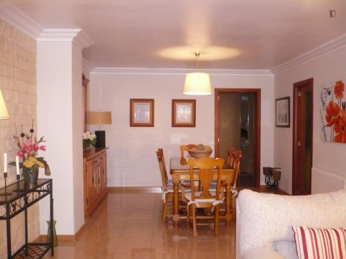 Double bedroom in 4-bedroom apartment
