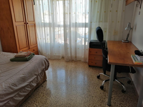 Pleasant double bedroom in Pere Garau