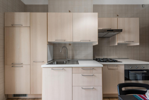 Cool double bedroom in a 4-bedroom flat near Policlinico di Bari - Gallery - 7