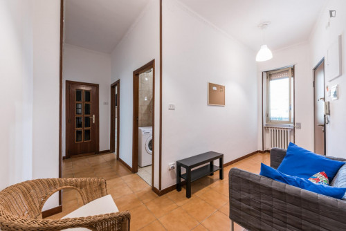 Cool double bedroom in a 4-bedroom flat near Policlinico di Bari - Gallery - 9