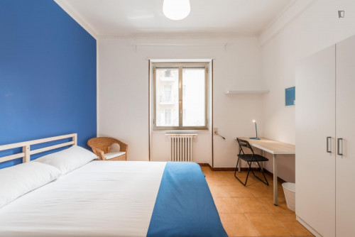 Cool double bedroom in a 4-bedroom flat near Policlinico di Bari