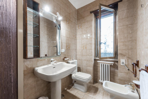 Cool double bedroom in a 4-bedroom flat near Policlinico di Bari