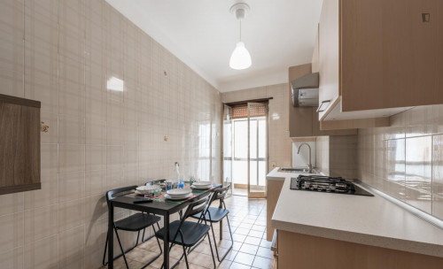 Cool double bedroom in a 4-bedroom flat near Policlinico di Bari - Gallery - 5