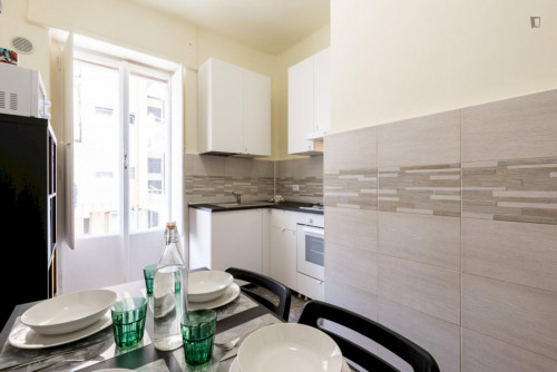 Beautiful double bedroom in a 4-bedroom apartment near Bari F. Crispi metro station - Gallery - 7