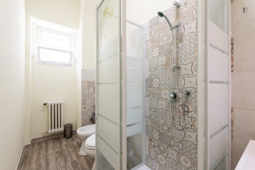 Beautiful double bedroom in a 4-bedroom apartment near Bari F. Crispi metro station - Gallery - 13