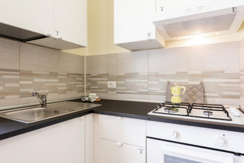 Beautiful double bedroom in a 4-bedroom apartment near Bari F. Crispi metro station - Gallery - 10