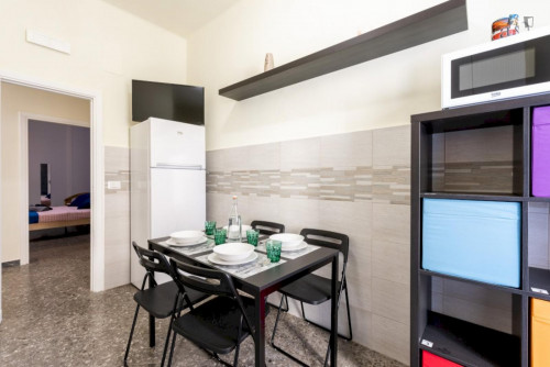 Beautiful double bedroom in a 4-bedroom apartment near Bari F. Crispi metro station - Gallery - 9