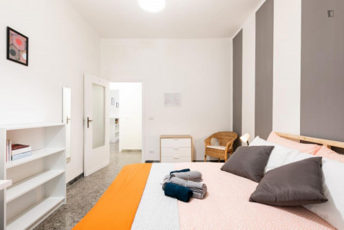 Beautiful double bedroom in a 4-bedroom apartment near Bari F. Crispi metro station - Gallery - 5