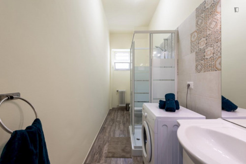 Beautiful double bedroom in a 4-bedroom apartment near Bari F. Crispi metro station - Gallery - 11