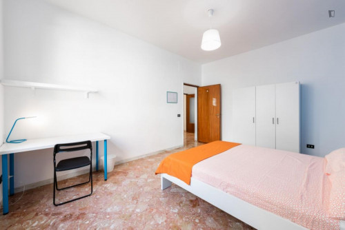 Attractive double bedroom near the Bari Centrale transport station