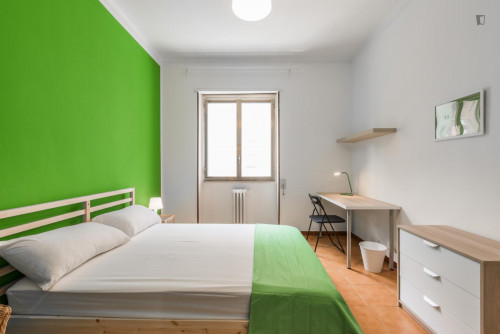 Cozy double bedroom in a 4-bedroom flat near Policlinico di Bari
