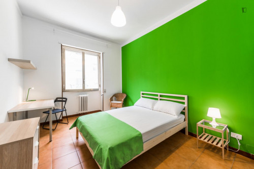 Comfy double bedroom in a 4-bedroom flat near Policlinico di Bari