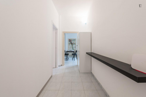 Chic double bedroom in a 4-bedroom apartment near Bari Centrale transport station - Gallery - 10