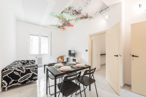 Chic double bedroom in a 4-bedroom apartment near Bari Centrale transport station - Gallery - 6