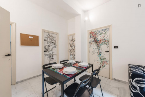 Chic double bedroom in a 4-bedroom apartment near Bari Centrale transport station - Gallery - 5