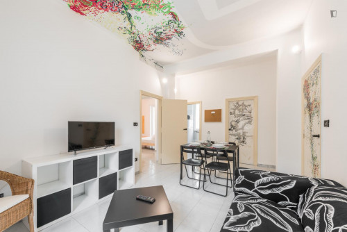Chic double bedroom in a 4-bedroom apartment near Bari Centrale transport station - Gallery - 4