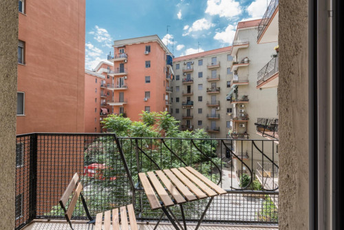 Chic double bedroom in a 4-bedroom apartment near Bari Centrale transport station - Gallery - 11