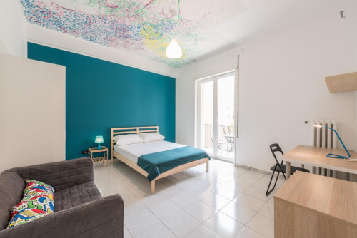 Nice double bedroom in a 4-bedroom apartment near Bari Centrale transport station