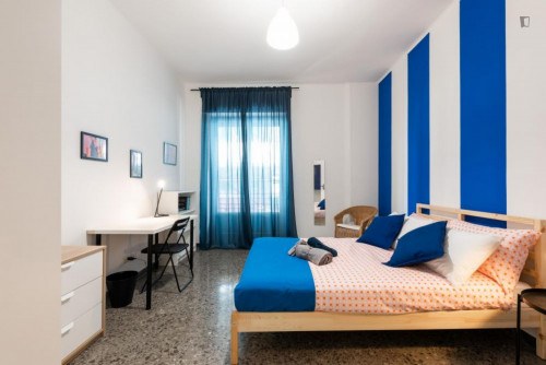 Cool double bedroom in a 4-bedroom apartment near Bari F. Crispi metro station