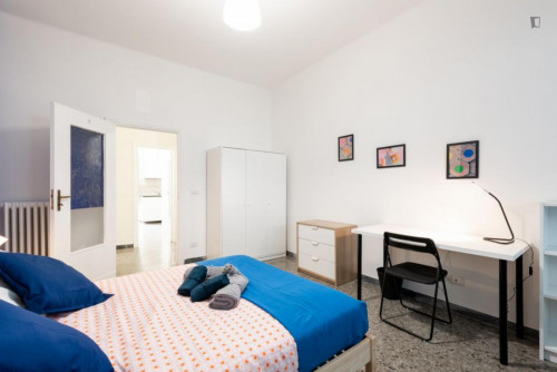 Cool double bedroom in a 4-bedroom apartment near Bari F. Crispi metro station