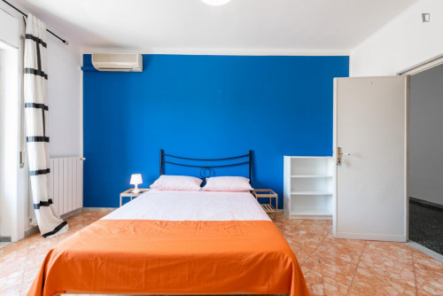 Modern double bedroom near Bari Sud Est train station