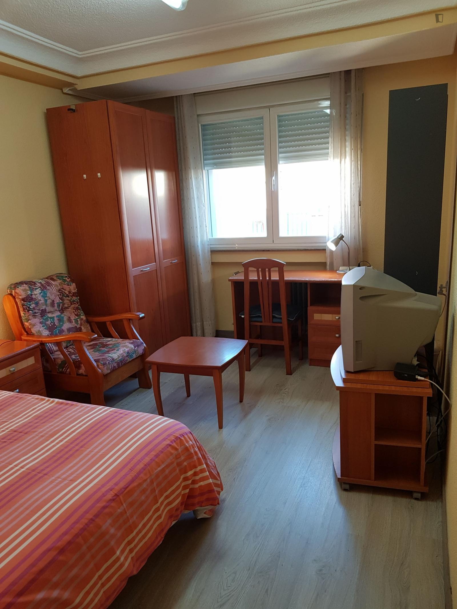 Bright Single Bedroom Close To The Faculty Of Biology Of The University Of Salamanca - 1