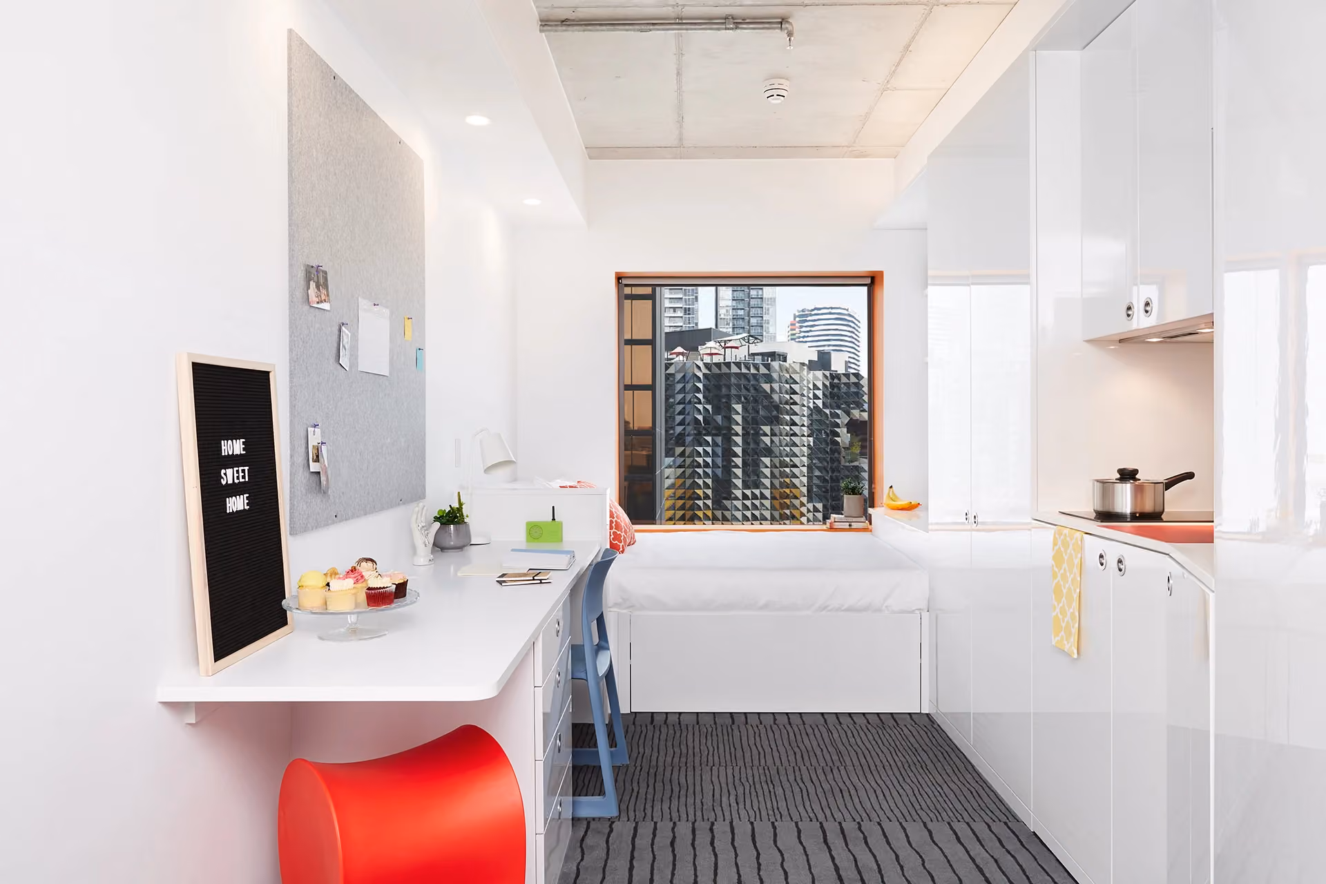 Signature Plus Studio Apartment - Double Bed With Breakfast Bar - 1