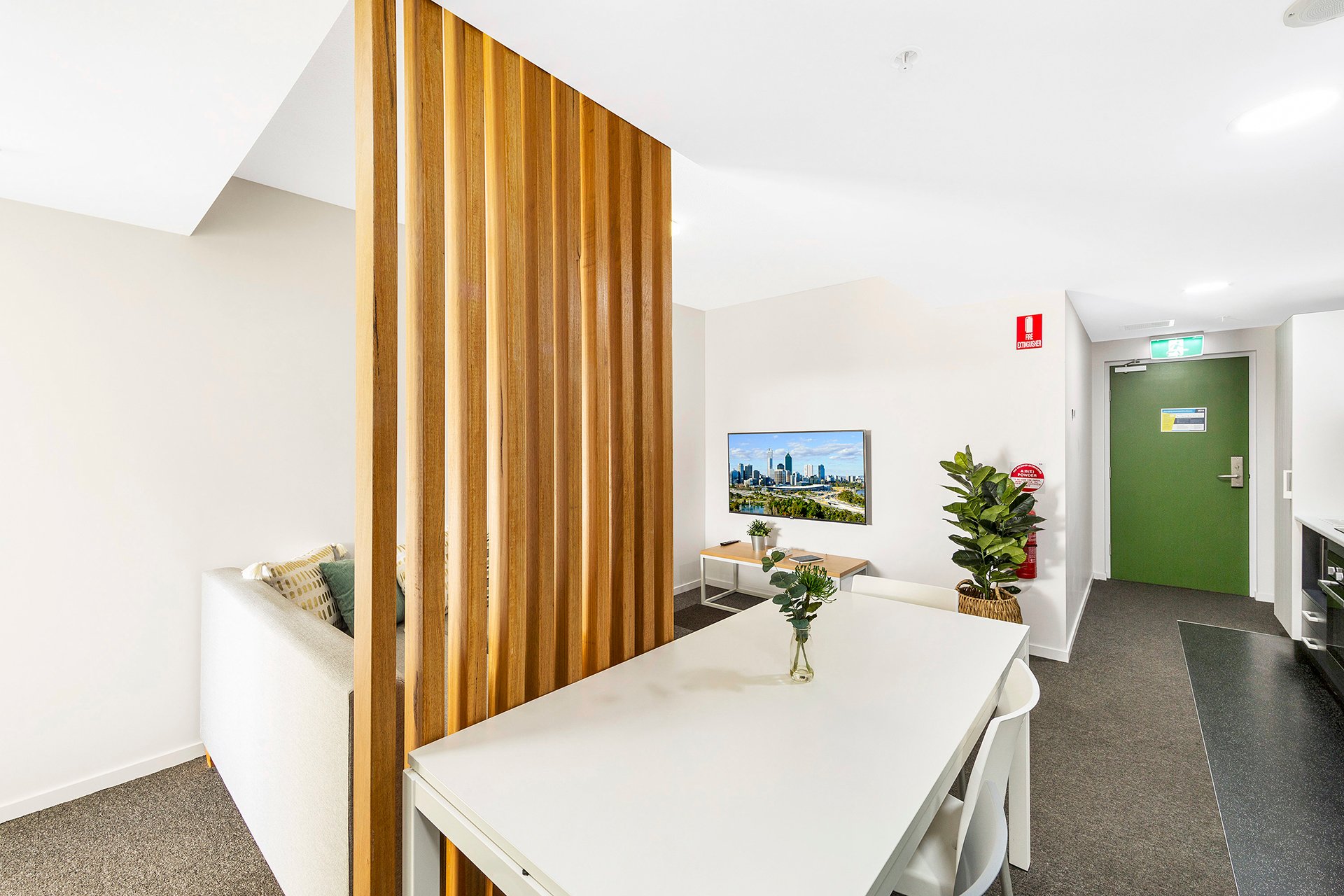 Double Bed With 5 Bed Apartment With Ensuite - Scape Regent - Gallery - 11