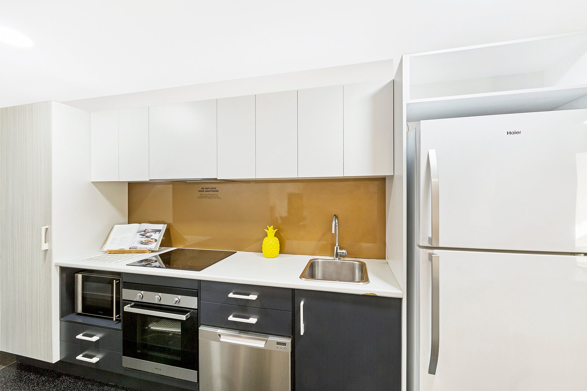  Double Bed With 5 Bed Apartment With Ensuite & Balcony  -  Scape Regent  - Gallery -  9