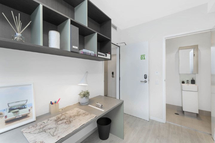 King Single Bed With 2 Bed Apartment - 4