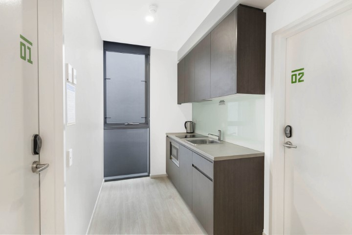 King Single Bed With 2 Bed Apartment - 6