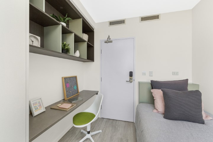 King Single Bed With 2 Bed Apartment - 2