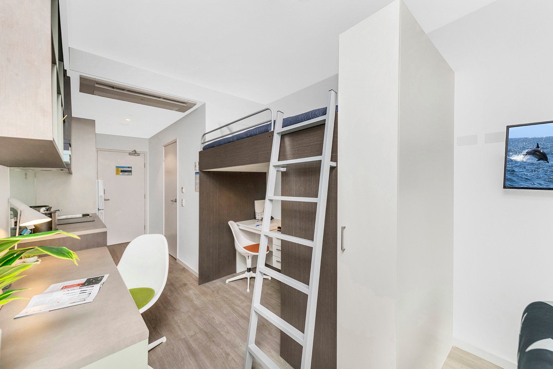  King Single Bed With Twin Mix Apartment  -  Atira Merivale Street - South Brisbane  - Gallery -  13