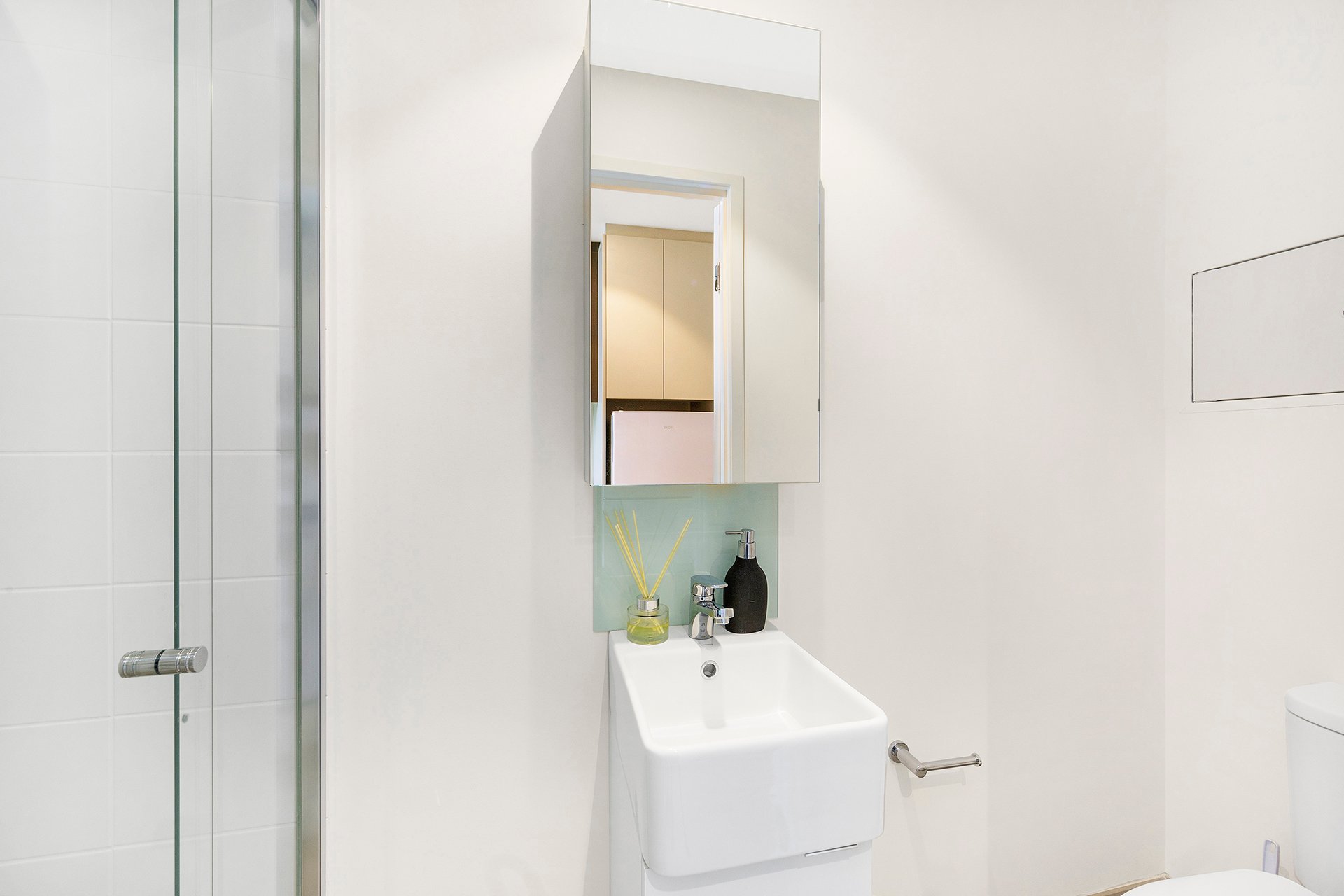  King Single Bed With Twin Mix Apartment  -  Atira Merivale Street - South Brisbane  - Gallery -  3