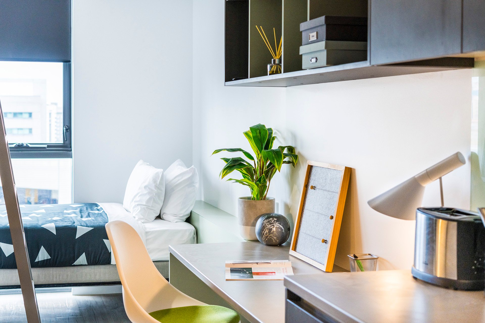  King Single Bed With Twin Mix Apartment With Views  -  Atira Merivale Street - South Brisbane  - Gallery -  3