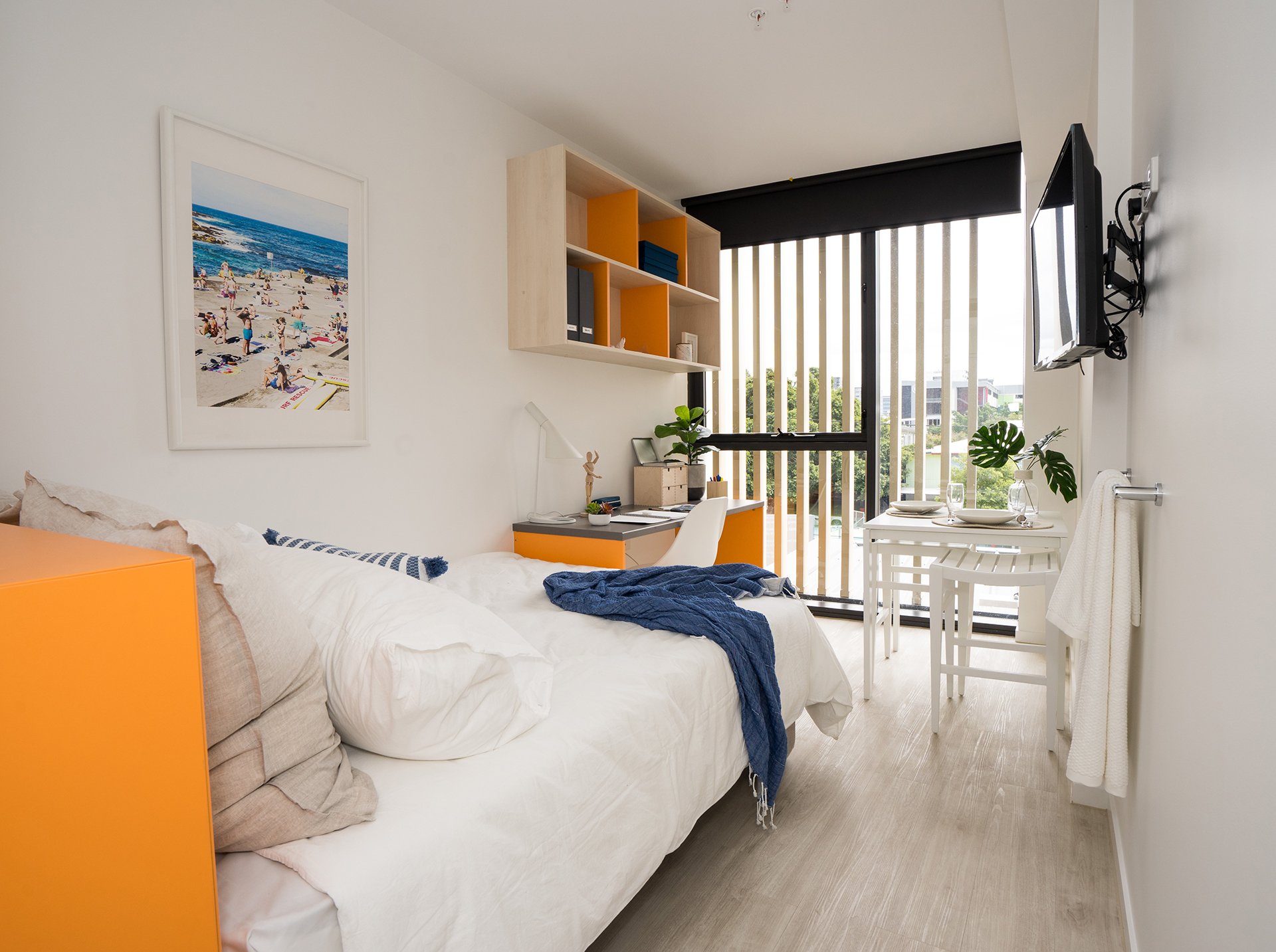  Double Bed With 2 Bed Apartment  -  Atira Merivale Street - South Brisbane  - Gallery -  1