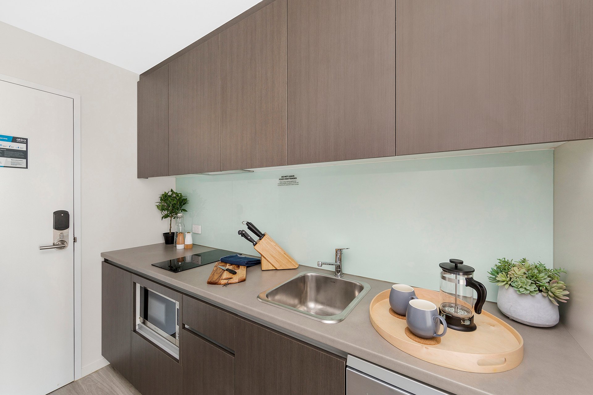 King Single Bed With 2 Bed Apartment With Views - 7
