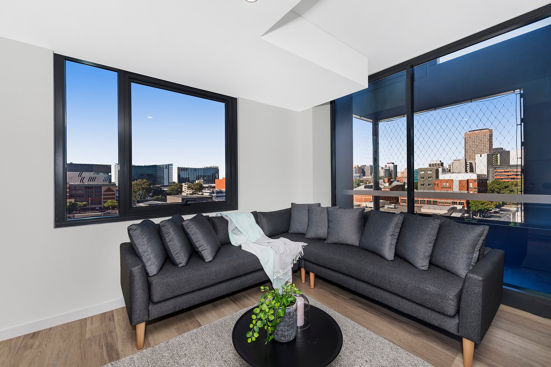 King Single Bed With 6 Bed Apartment With Ensuite  -  Atira Waymouth Street  - Gallery -  6