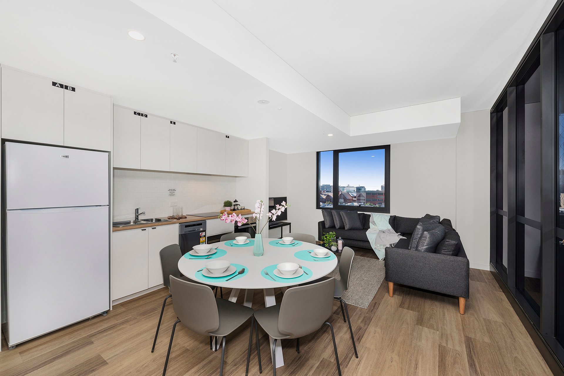  King Single Bed With 6 Bed Apartment With Ensuite  -  Atira Waymouth Street  - Gallery -  4