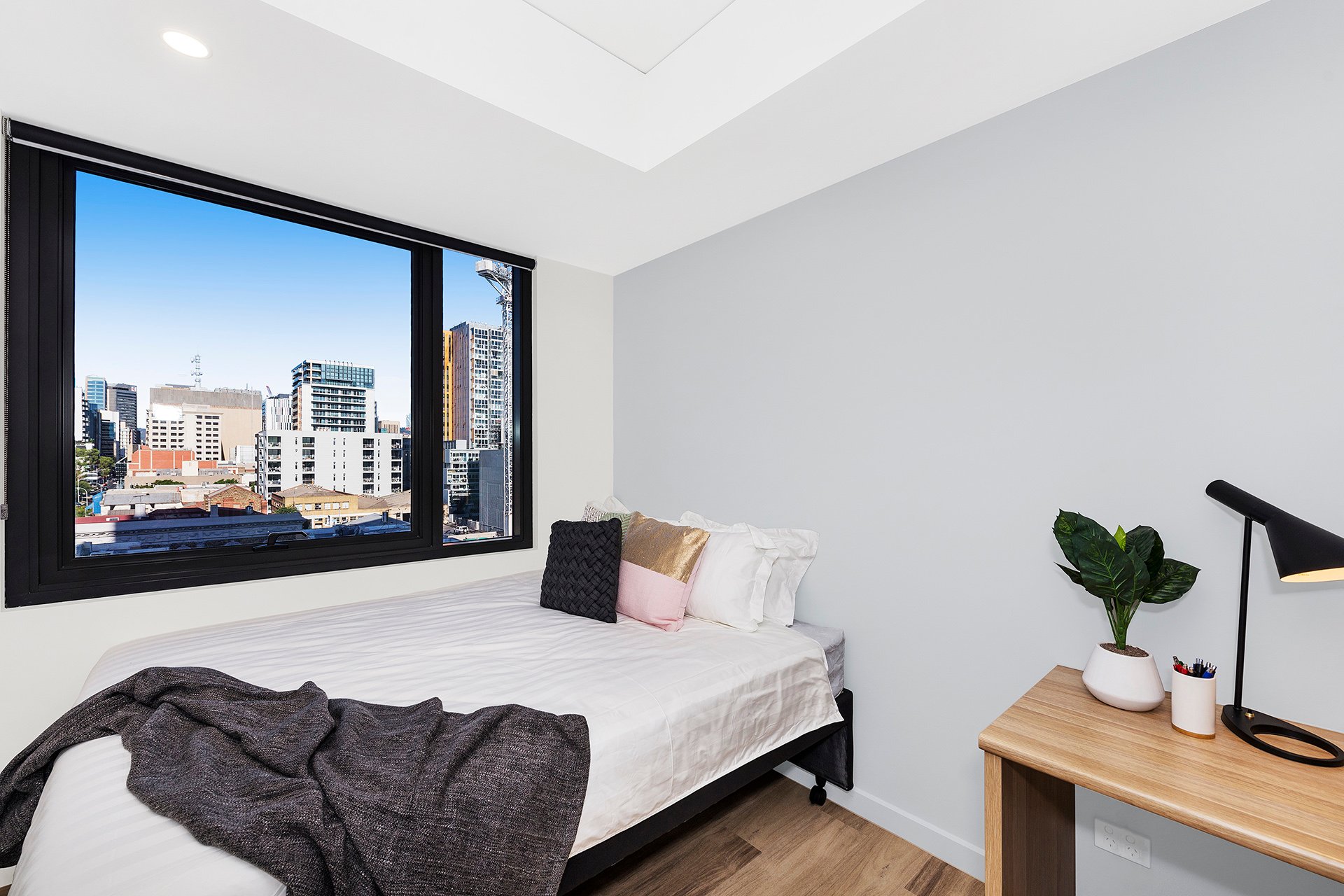  Queen Bed With 7 Bed Apartment With Ensuite  -  Atira Waymouth Street  - Gallery -  8