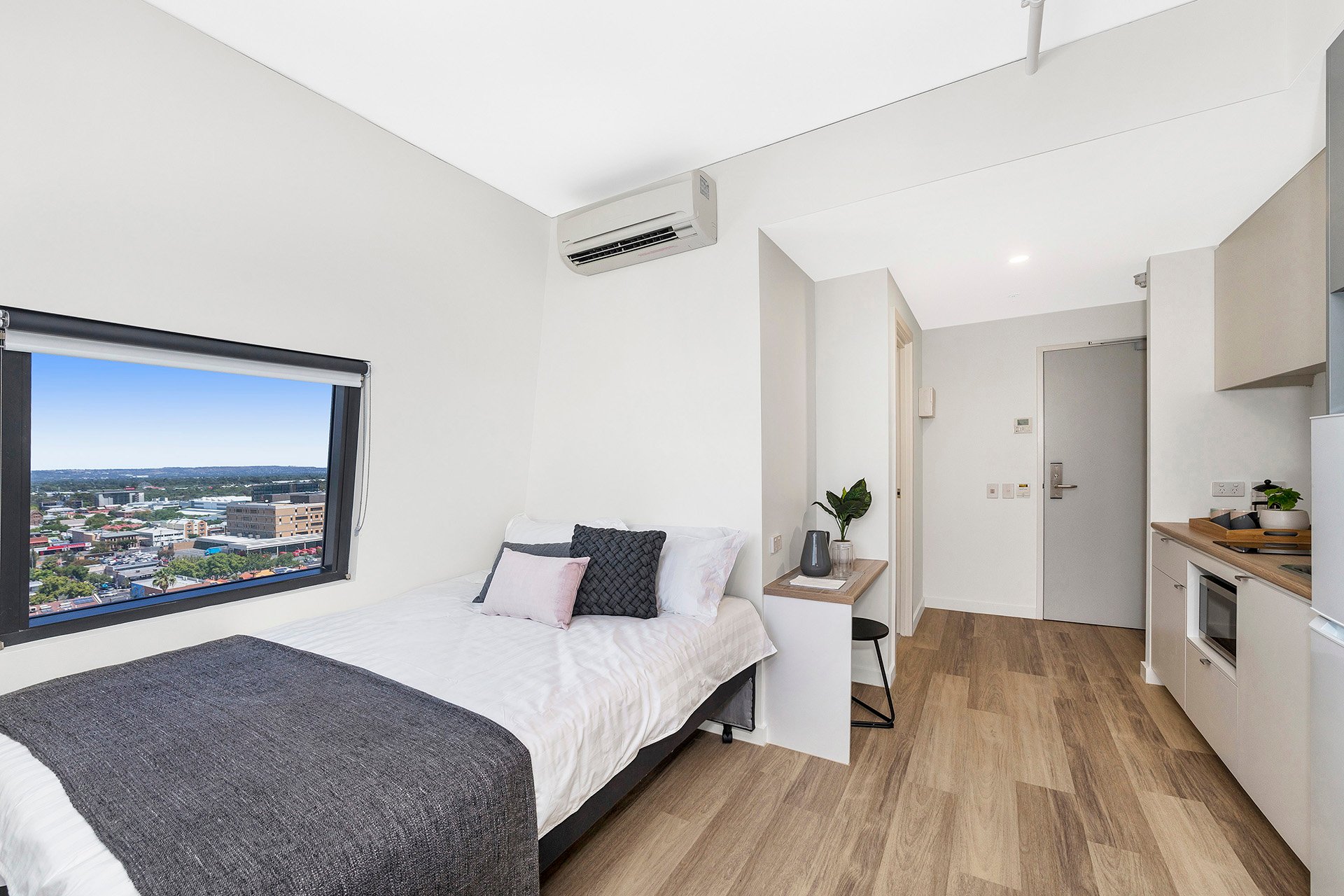 Ultra Studio Apartment - Queen Bed With Standard View  -  Atira Waymouth Street  - Gallery -  4