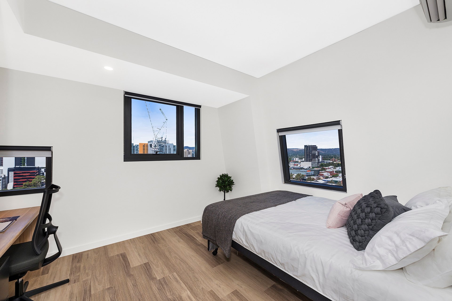  Ultra Studio Apartment - Queen Bed With Standard View  -  Atira Waymouth Street  - Gallery -  6